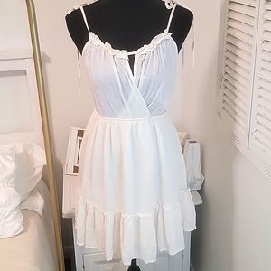 🆕️ Boutique White Dress